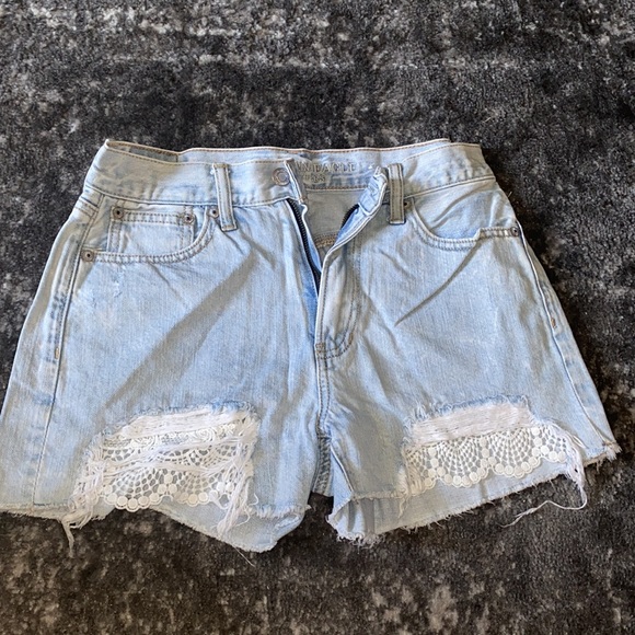 Jean shorts with lace - Picture 2 of 4